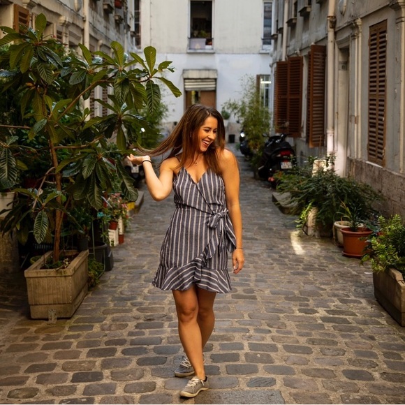 Blue stripped mini with flutter bottom. - Picture 3 of 4